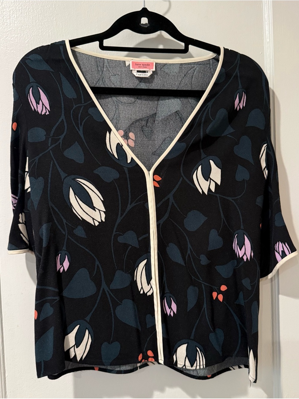 kate spade floral print v‑neck blouse in black & cream large